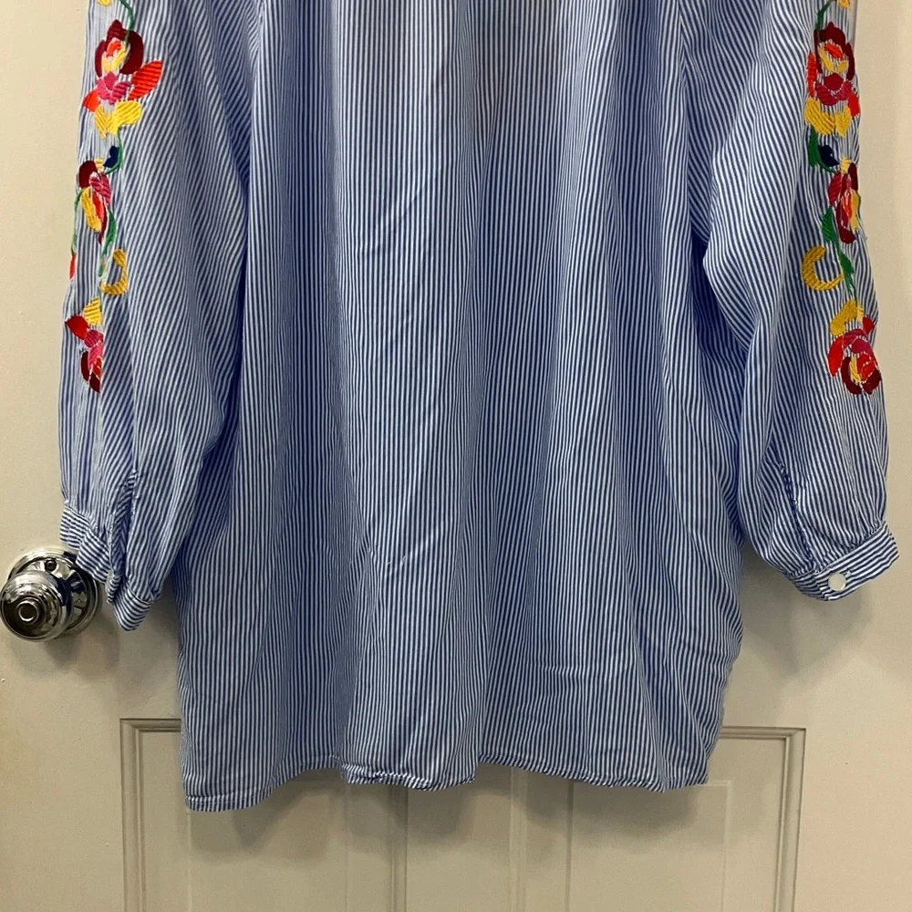 Embroidered floral white Blue Striped longsleeve Women's Top size L Artisan NY - Picture 9 of 14
